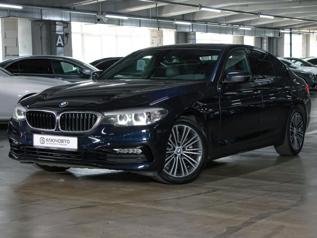 Синий BMW 5 серия 2018 года с пробегом