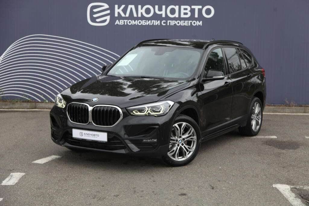 Черный BMW X1 2022 года с пробегом