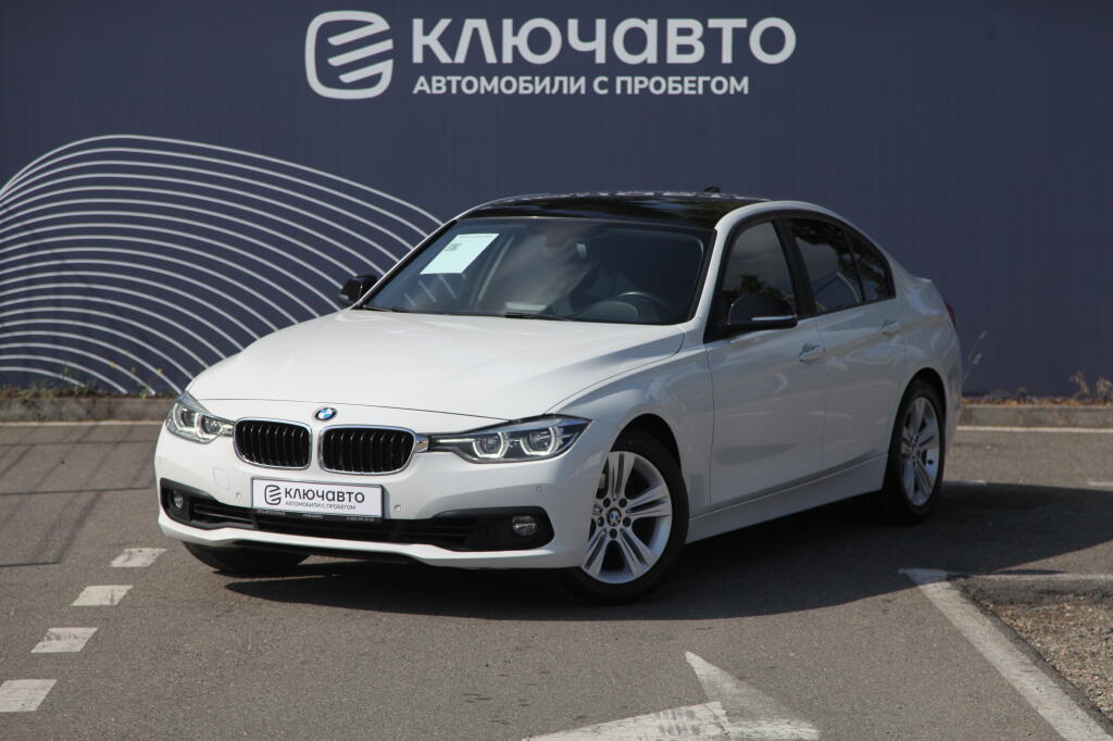 Белый BMW 3 серия 2015 года с пробегом
