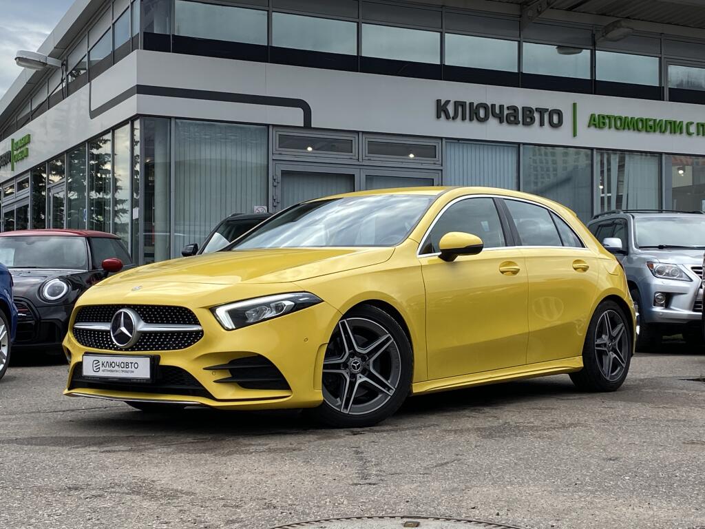 Желтый Mercedes-Benz A-Класс 2019 года с пробегом