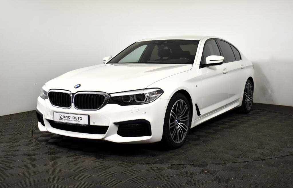Белый BMW 5 серия 2019 года с пробегом