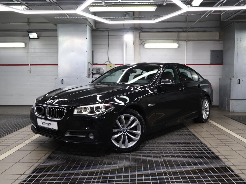 Черный BMW 5 серия 2016 года с пробегом