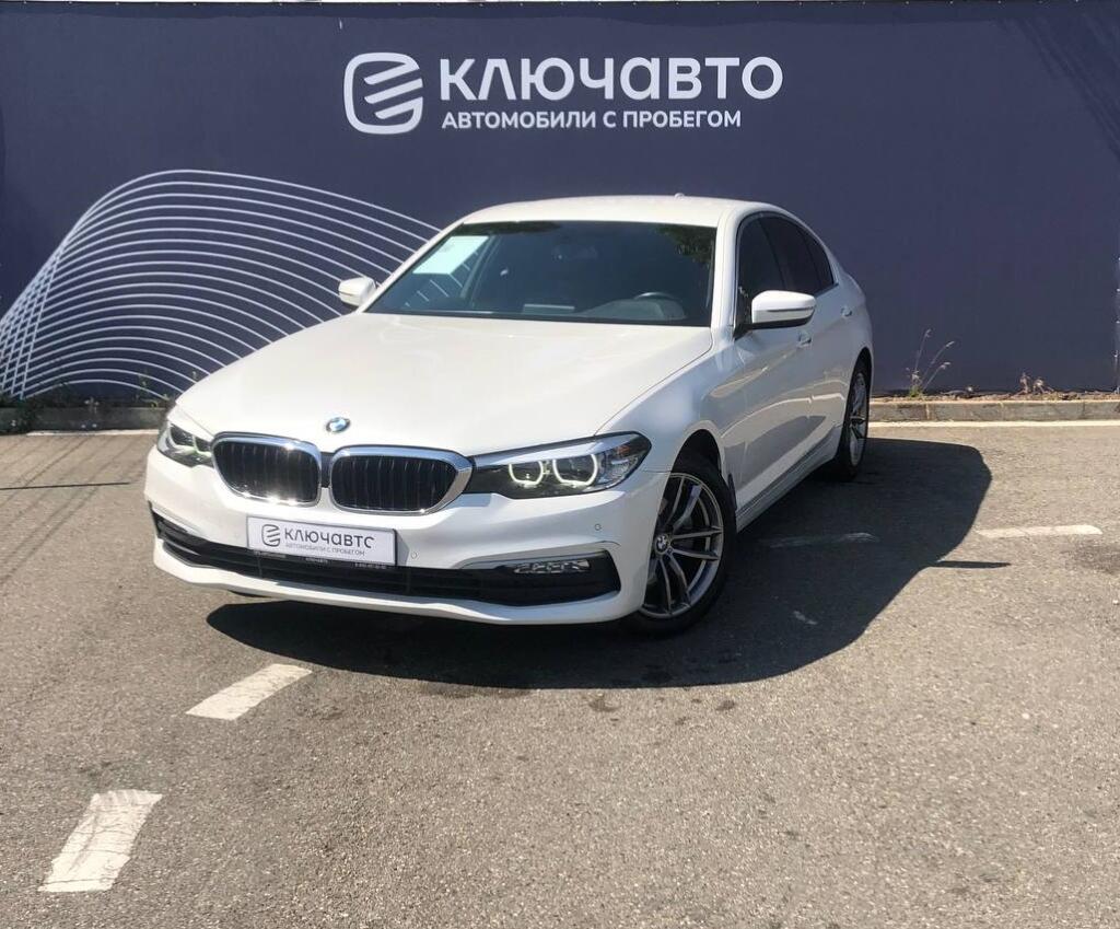 Белый BMW 5 серия 2017 года с пробегом