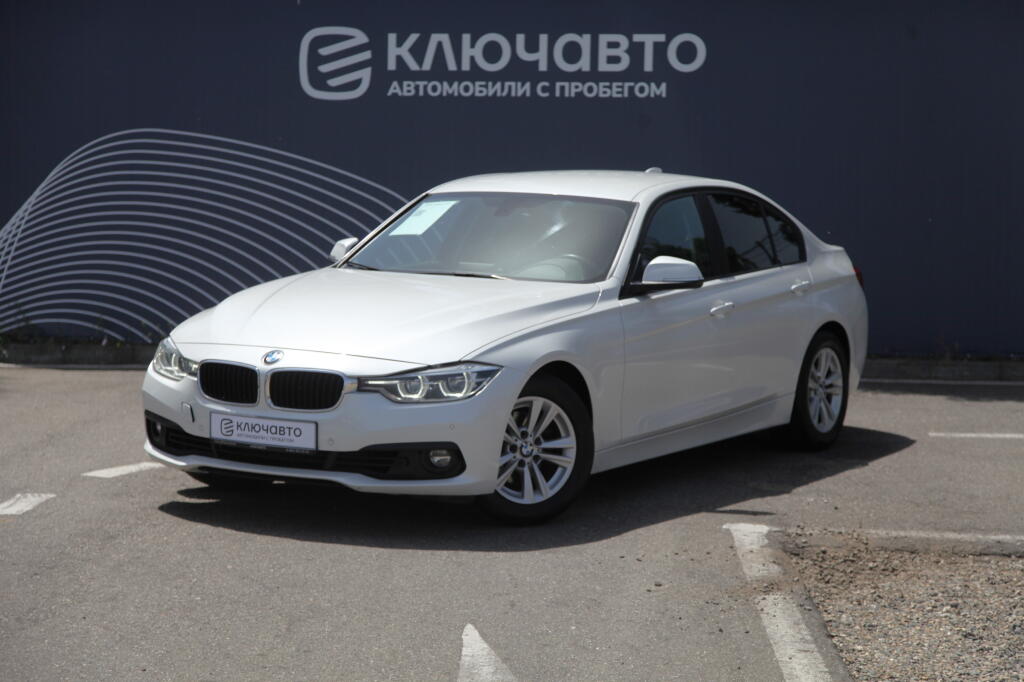Белый BMW 3 серия 2016 года с пробегом