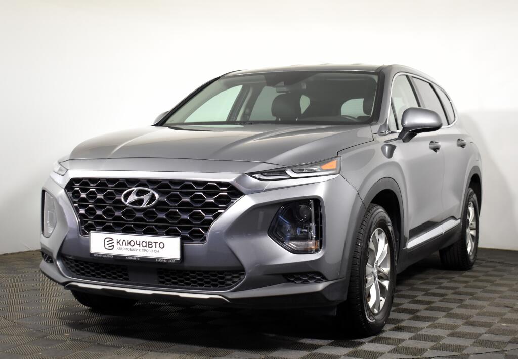 Серый Hyundai Santa Fe 2019 года с пробегом