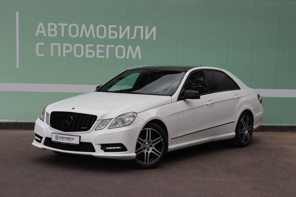 Белый Mercedes-Benz E-Класс 2013 года с пробегом