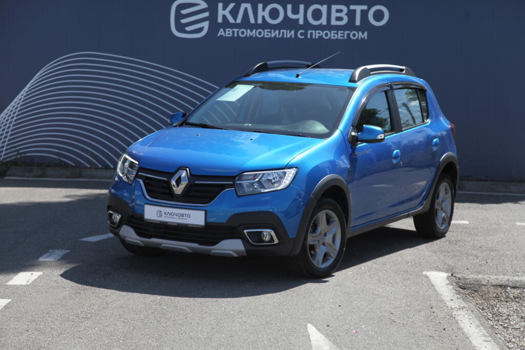 Синий Renault Sandero 2021 года с пробегом