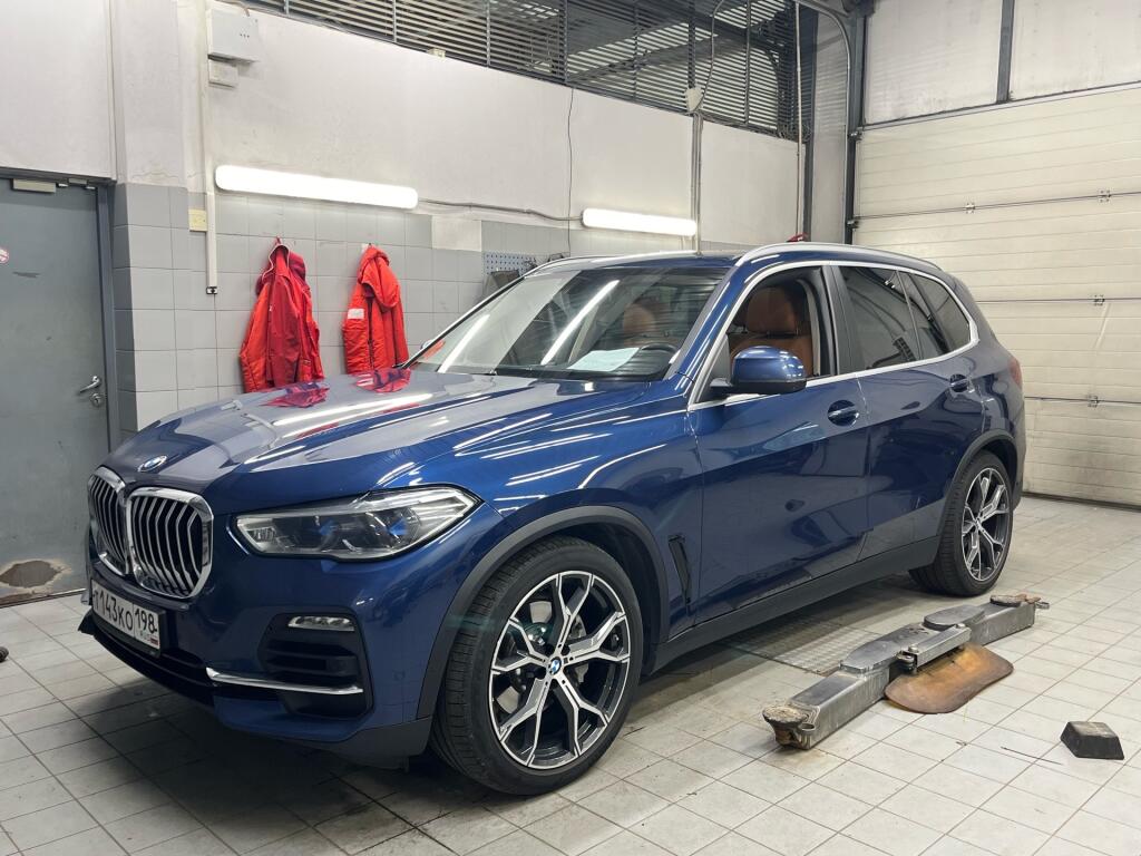 Синий BMW X5 2021 года с пробегом